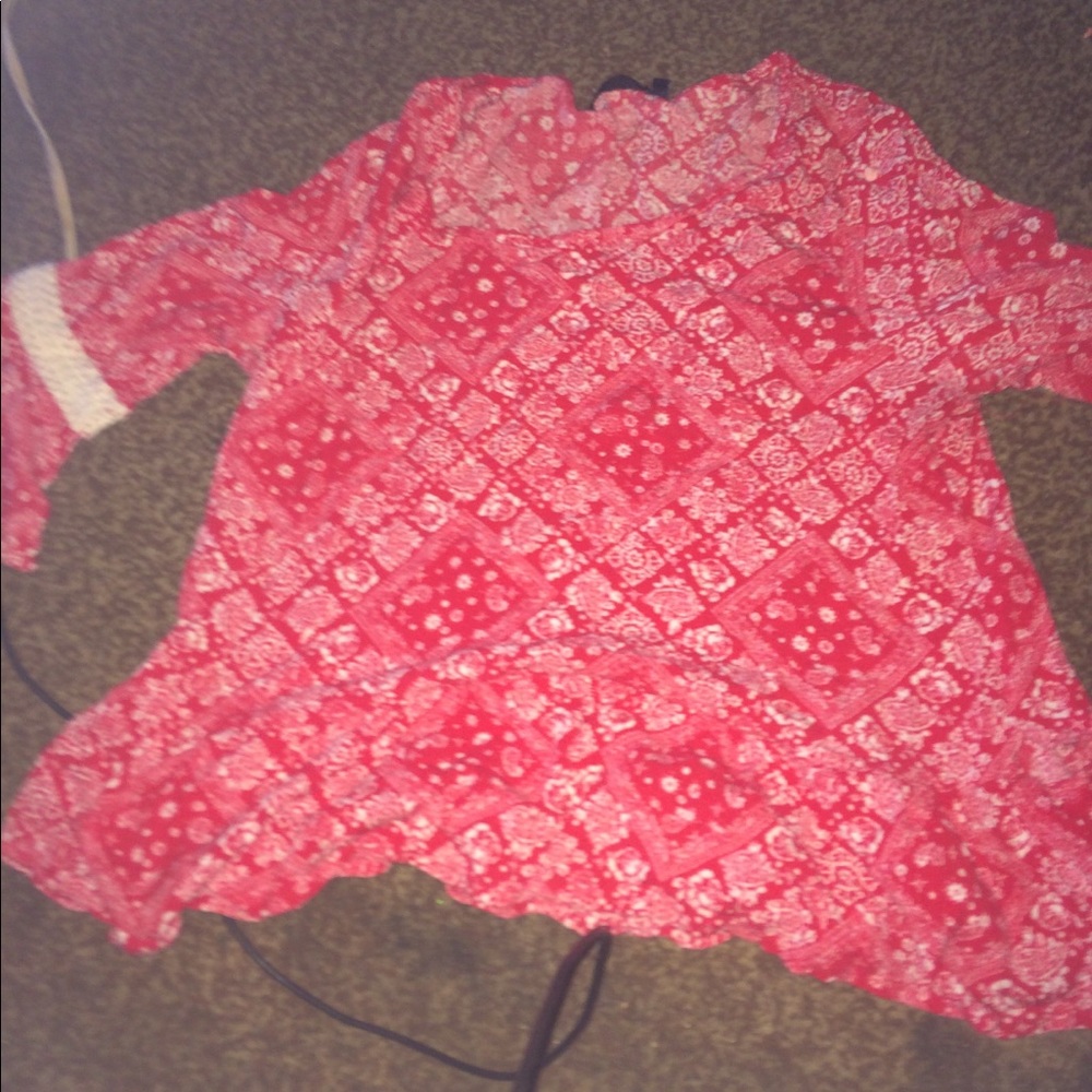 a shirt that has lace like material on the sleeve